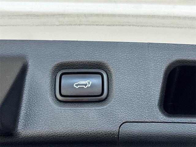 Photo of 2023 White Hyundai SANTA FE