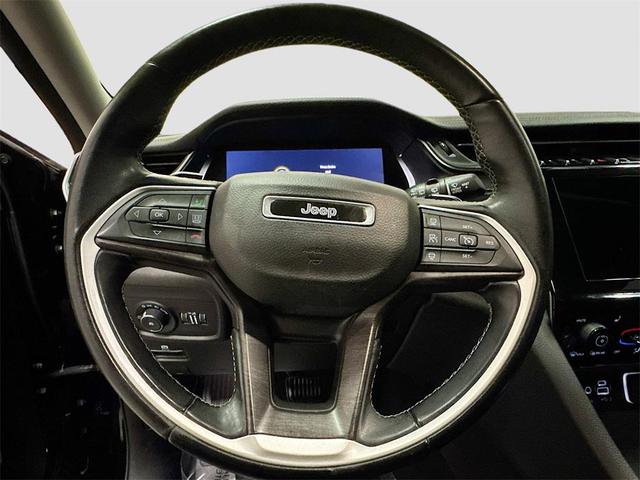 Photo of 2022 Diamond Black Crystal Pearlcoat Jeep Grand Cherokee L