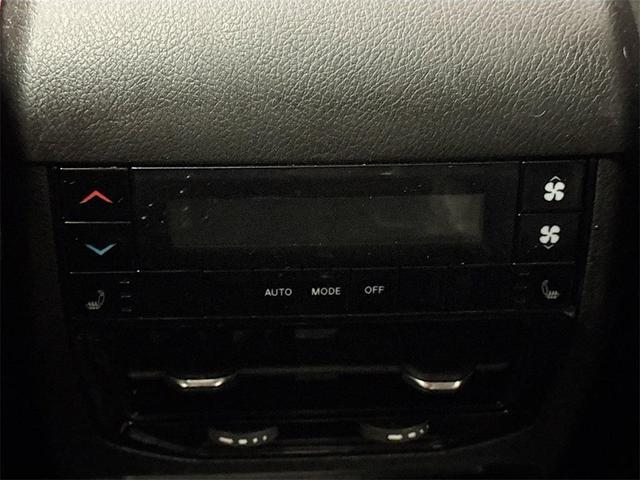 Photo of 2022 Diamond Black Crystal Pearlcoat Jeep Grand Cherokee L