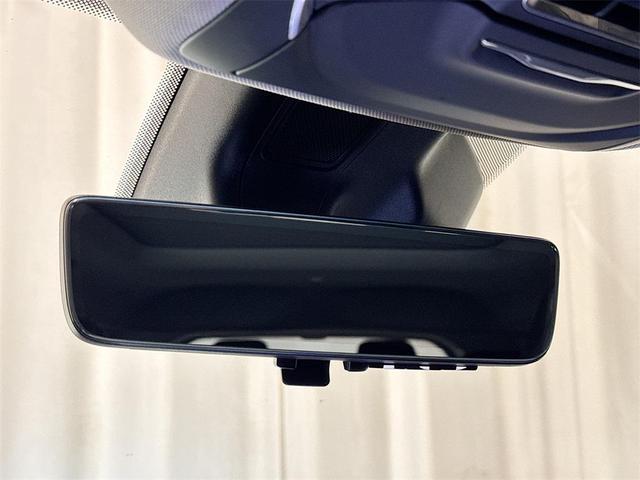 Photo of 2022 Diamond Black Crystal Pearlcoat Jeep Grand Cherokee L
