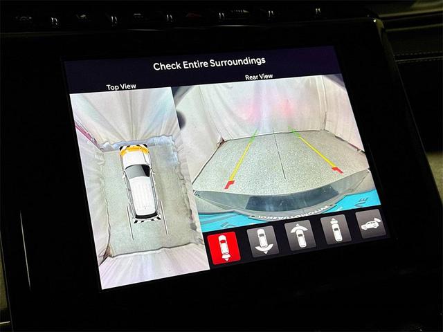 Photo of 2022 Diamond Black Crystal Pearlcoat Jeep Grand Cherokee L