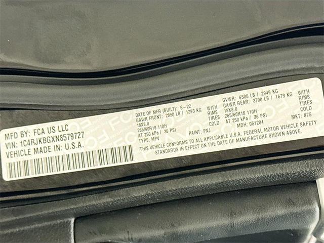 Photo of 2022 Diamond Black Crystal Pearlcoat Jeep Grand Cherokee L