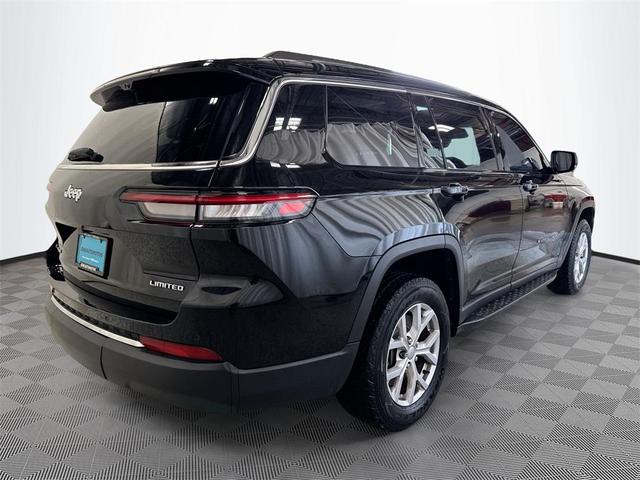 Photo of 2022 Diamond Black Crystal Pearlcoat Jeep Grand Cherokee L