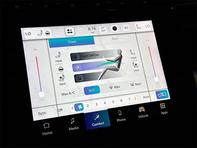 Photo of 2022 Diamond Black Crystal Pearlcoat Jeep Grand Cherokee L