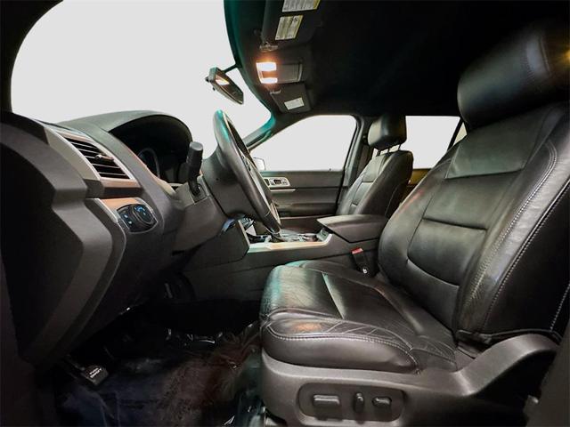 Photo of 2013 Ingot Silver Metallic Ford Explorer