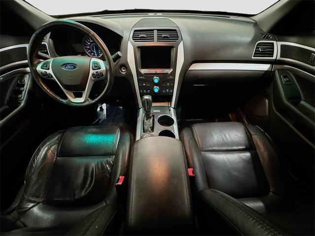 Photo of 2013 Ingot Silver Metallic Ford Explorer