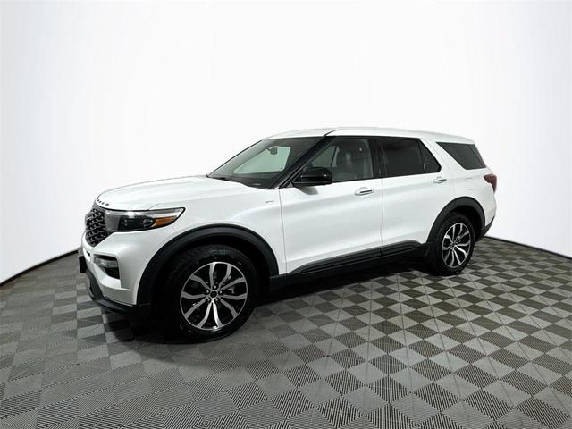 Photo of 2022 Star White Metallic Tri-Coat Ford Explorer