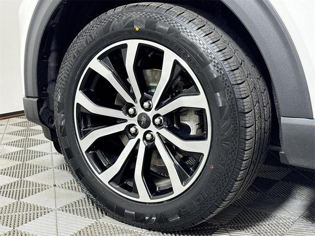 Photo of 2022 Star White Metallic Tri-Coat Ford Explorer
