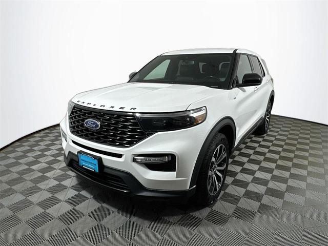 Photo of 2022 Star White Metallic Tri-Coat Ford Explorer