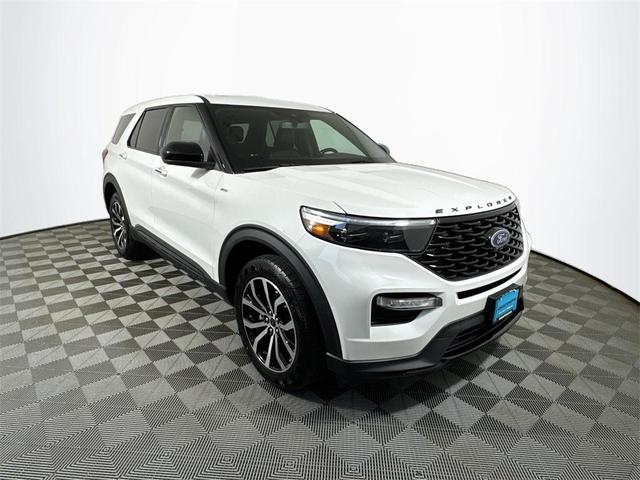 Photo of 2022 Star White Metallic Tri-Coat Ford Explorer