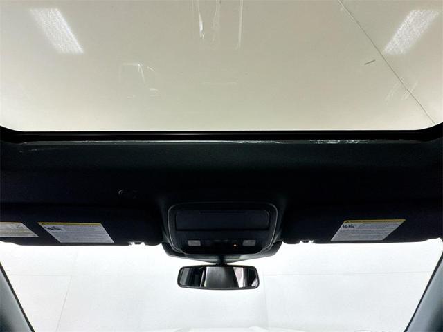 Photo of 2022 Star White Metallic Tri-Coat Ford Explorer