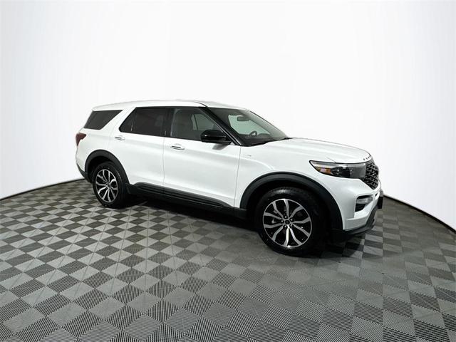 Photo of 2022 Star White Metallic Tri-Coat Ford Explorer