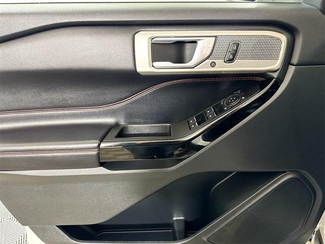 Photo of 2022 Star White Metallic Tri-Coat Ford Explorer