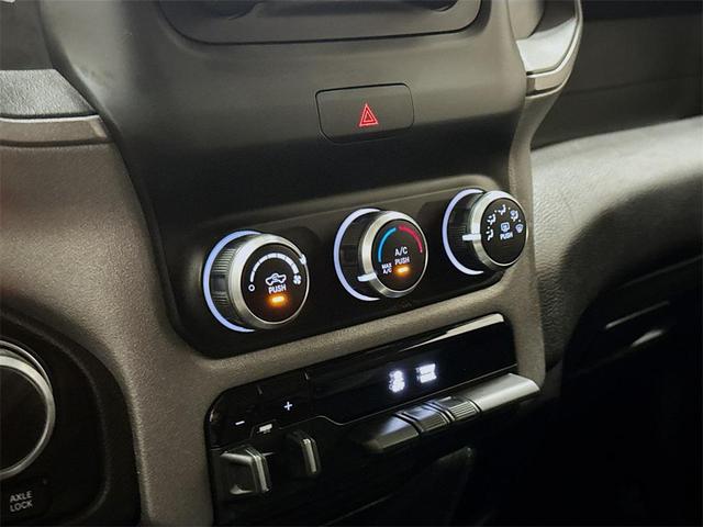 Photo of 2019 Granite Crystal Metallic Clearcoat RAM 1500