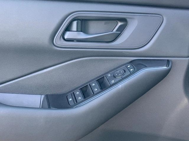 Photo of 2025 Black Nissan Rogue