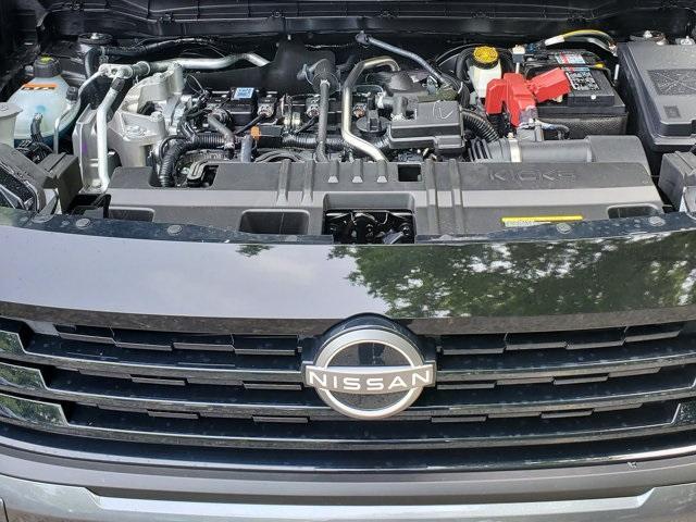Photo of 2025 Gun Metallic Nissan Kicks