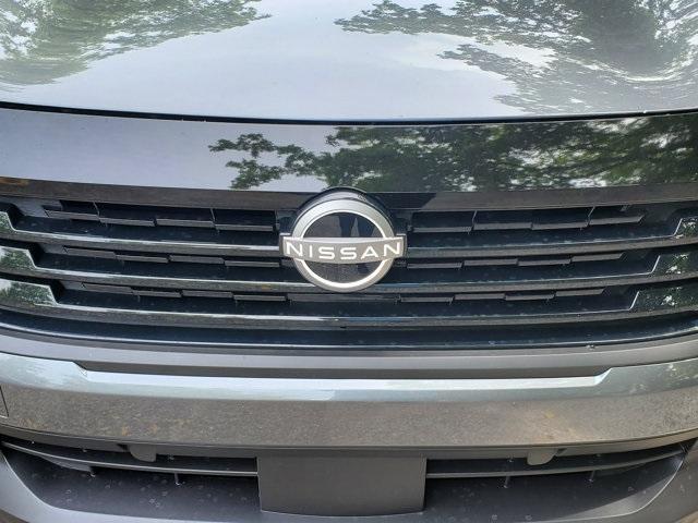 Photo of 2025 Gun Metallic Nissan Kicks