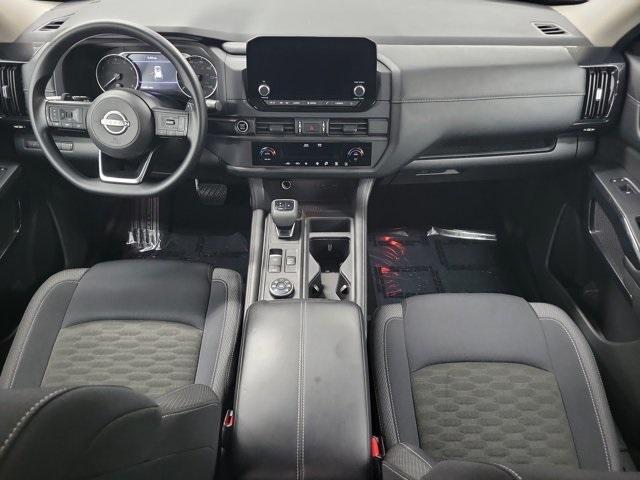 Photo of 2024 Gun Metallic Nissan Pathfinder