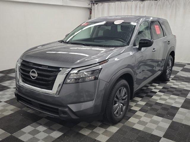 Photo of 2024 Gun Metallic Nissan Pathfinder