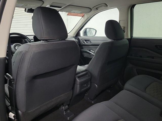 Photo of 2024 Gun Metallic Nissan Pathfinder