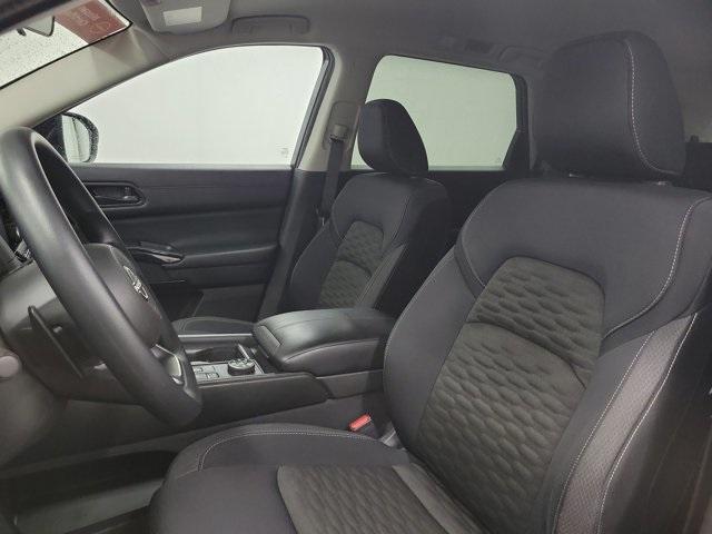 Photo of 2024 Gun Metallic Nissan Pathfinder