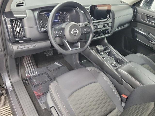 Photo of 2024 Gun Metallic Nissan Pathfinder