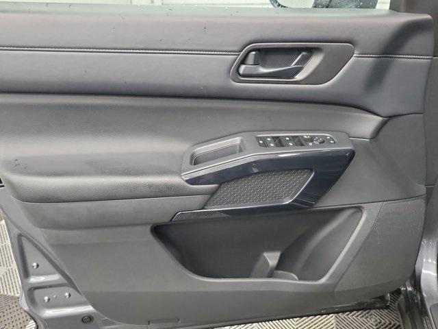 Photo of 2024 Gun Metallic Nissan Pathfinder