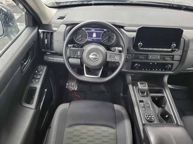 Photo of 2024 Gun Metallic Nissan Pathfinder