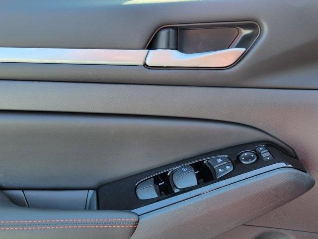 Photo of 2025 Black Nissan Altima