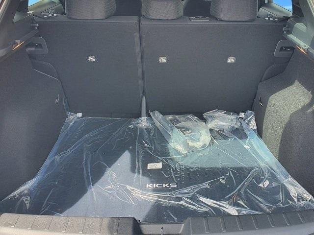Photo of 2025 Gun Metallic Nissan Kicks