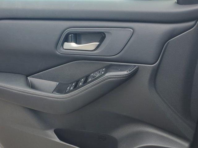 Photo of 2026 Gun Metallic Nissan Rogue