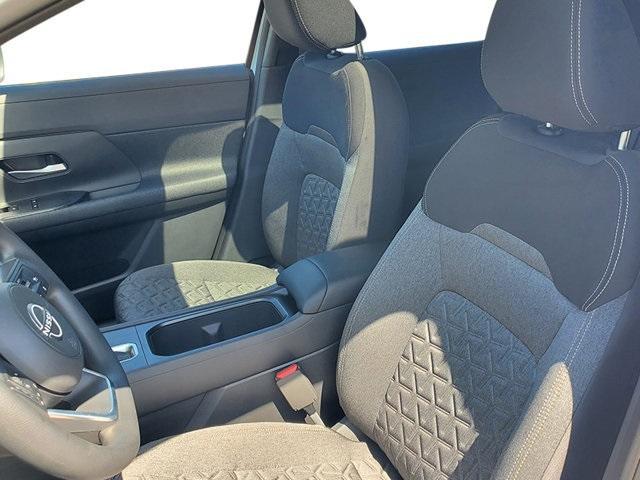 Photo of 2025 Deep Blue Pearl Nissan Kicks