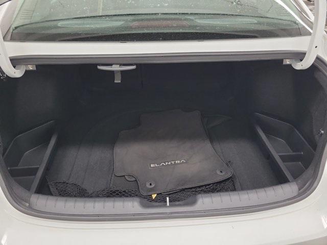 Photo of 2022 Quartz White Hyundai ELANTRA
