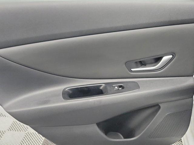 Photo of 2022 Quartz White Hyundai ELANTRA