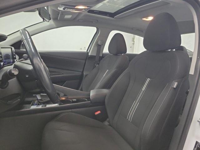 Photo of 2022 Quartz White Hyundai ELANTRA