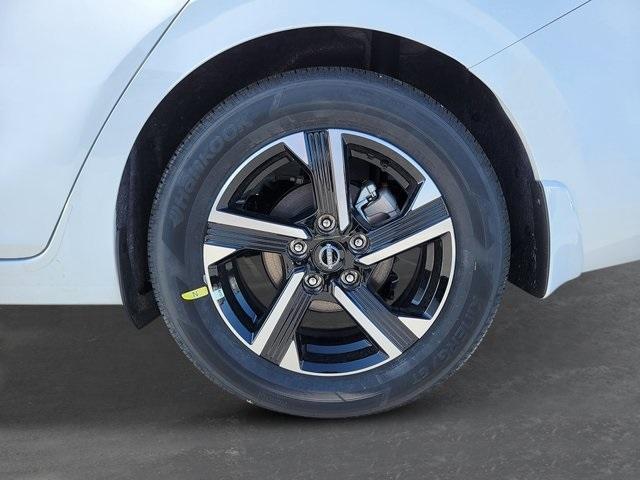 Photo of 2025 Cloud White Nissan Sentra