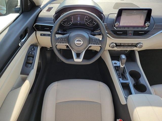 Photo of 2025 Black Nissan Altima