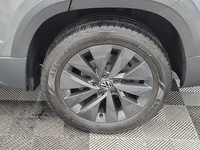 Photo of 2023 Platinum Gray Metallic Volkswagen Taos