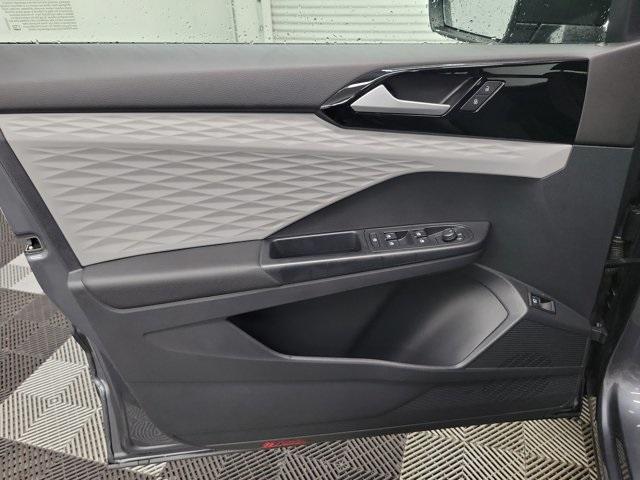 Photo of 2023 Platinum Gray Metallic Volkswagen Taos