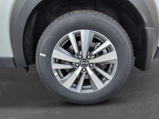 Photo of 2025 Brilliant Silver Metallic Nissan Pathfinder