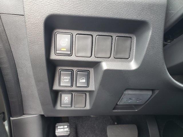 Photo of 2026 Glacier White Nissan Frontier