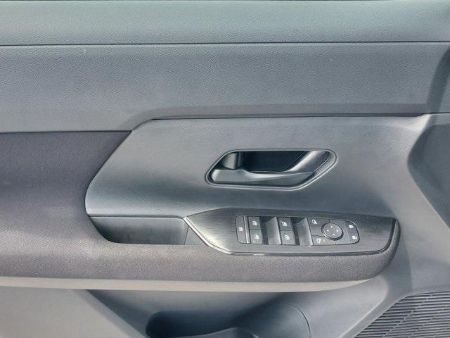Photo of 2025 Gun Metallic Nissan Kicks