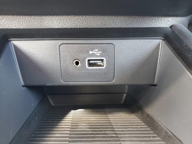 Photo of 2025 Gun Metallic Nissan Kicks