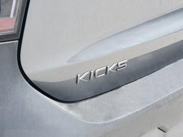 Photo of 2025 2t Gun Blk Roof Nissan Kicks
