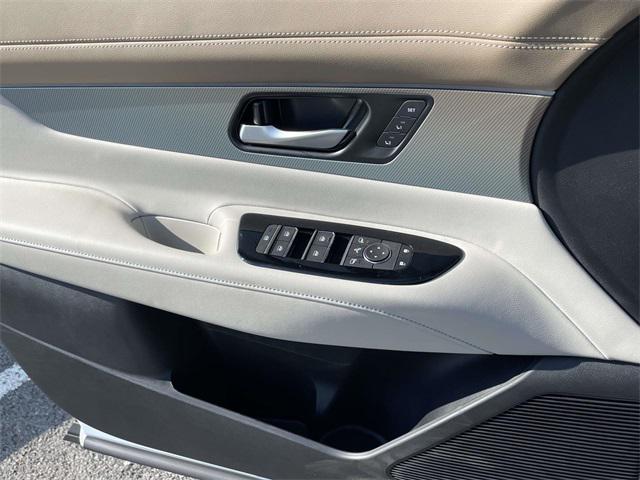 Photo of 2025 White Nissan Murano