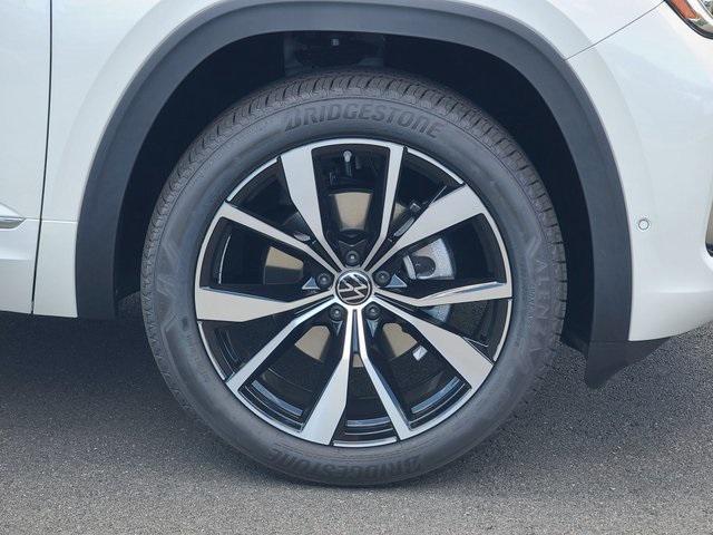 Photo of 2026 White Pearl Volkswagen Atlas