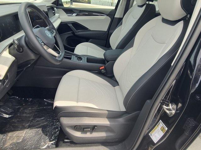 Photo of 2025 Deep Black Pearl Volkswagen Tiguan
