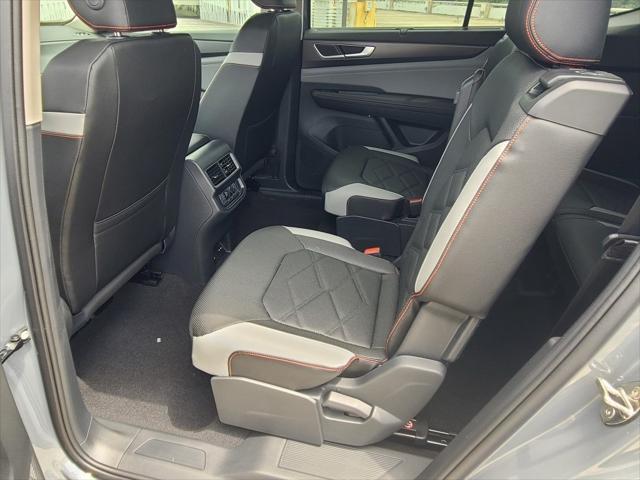 Photo of 2025 Pure Gray Volkswagen Atlas