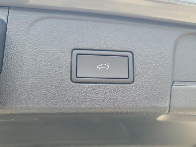 Photo of 2025 Pure Gray Volkswagen Atlas