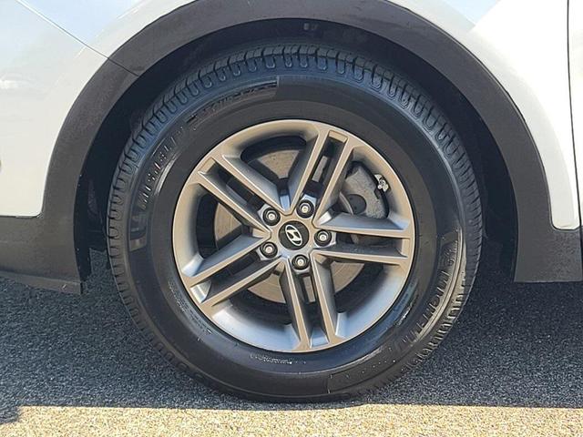 Photo of 2018 Pearl White Hyundai Santa Fe Sport